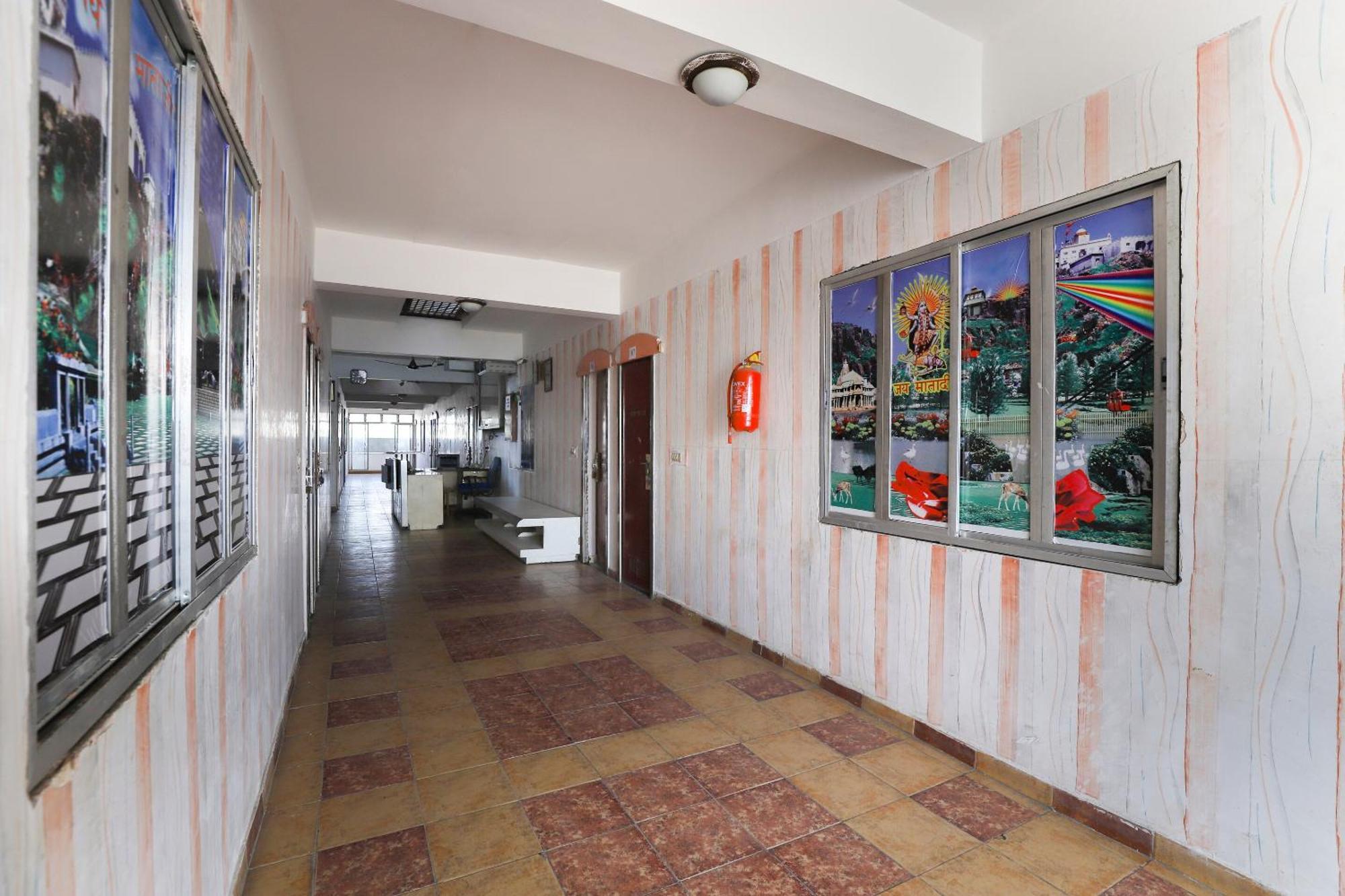 Spot On Hotel Shyam Inn Halol Экстерьер фото